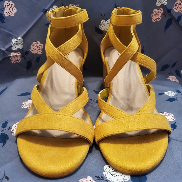 Torrid mustard wrap block heels - Picture 1 of 5